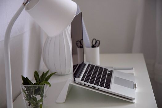เลือกแท่นวาง Notebook อย่างไรให้เหมาะกับการทำงานนาน ๆ – 4 กรกฎาคม 2569