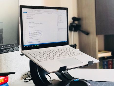 เลือกแท่นวาง Notebook อย่างไรให้เหมาะกับการทำงานนาน ๆ – 10 สิงหาคม 2569