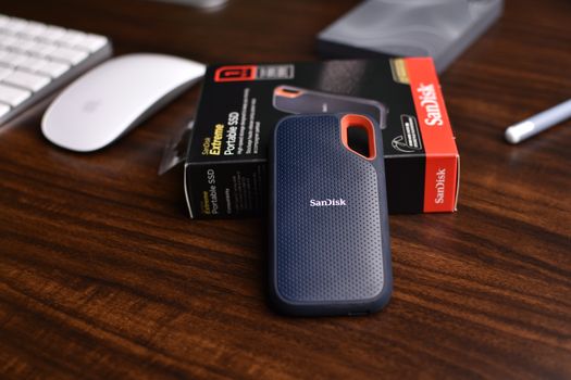 เลือก External SSD กับ Flash Drive ใช้งานต่างกันอย่างไร